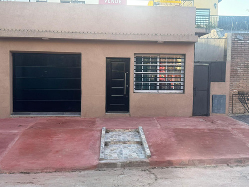 Casa En Venta - 2 Dormitorios 3 Baños - Cochera - 143mts2 - Villa Ballester