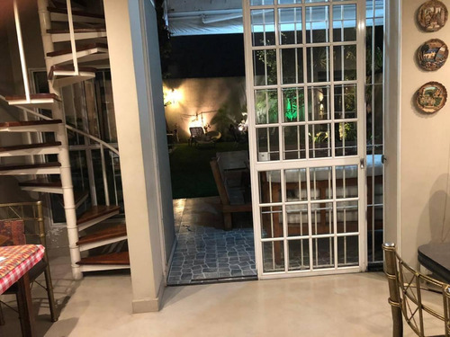 Venta Casa Chalet 6 Ambientes 5 Dormitorios Jardin Piscina Barrio Parque Vicente Lopez Villa Martelli