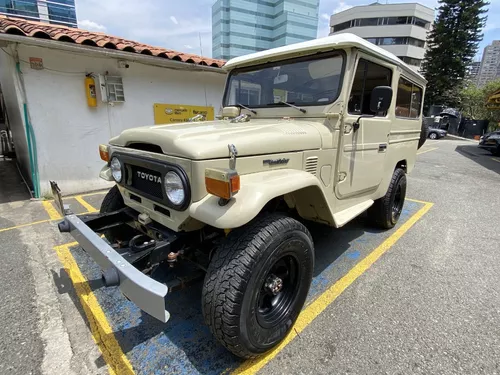 Toyota Land Cruiser 3.8 Fj 43