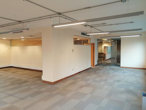 Arriendo Oficina Habilitada De 255,36 M2, Metro Pedro De Val