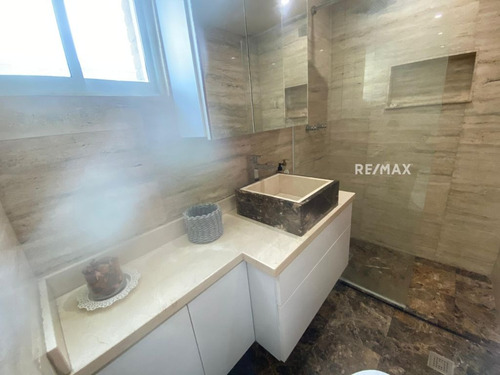 Re/max 2mil Alquila, Townhouse, Urbanización Vistamar, Maneiro, Isla De Margarita.
