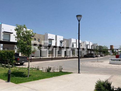 Imagen 24 de 25 de Casa En Renta En Villa Frondoso - (2)