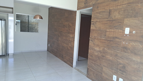 Casa Com 3 Dorms, 1 Wc, Sala E Cozinha Integradas E Garagem.