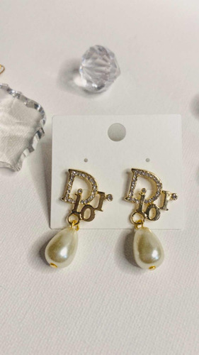 Aretes Distinguidos, Diferentes Marcas