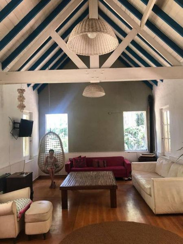 Imagen 6 de 17 de Artigas Esquina Miralla. Muy Linda Casa Con Gran Jardín Con Pileta!