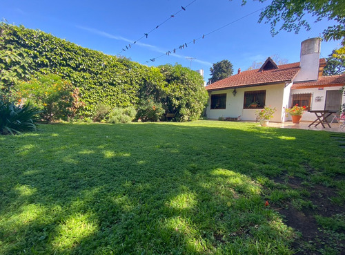 Venta Casa Hurlingham Iglesia 4 Dorm Jardín Quincho Pileta