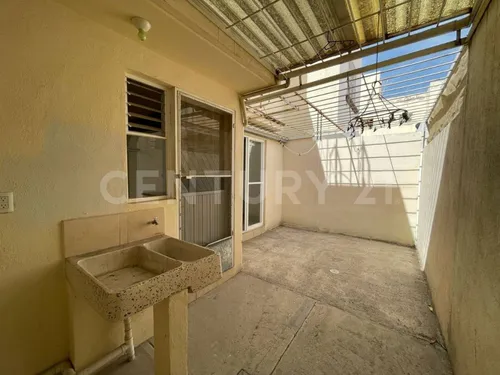 Casa En Renta En Jardines Del Valle, San Juan Del Río, Querétaro.
