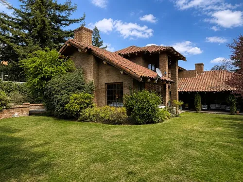 Exclusiva Casa En Los Nogales De La Dehesa / 5 D + 4b
