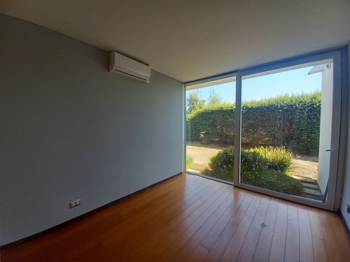 Casa En Arriendo De 4 Dorm. En Colina