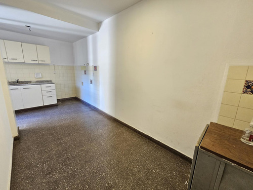 Departamento De 4 Ambientes Con Cochera Descubierta En Venta! Apto Crédito!