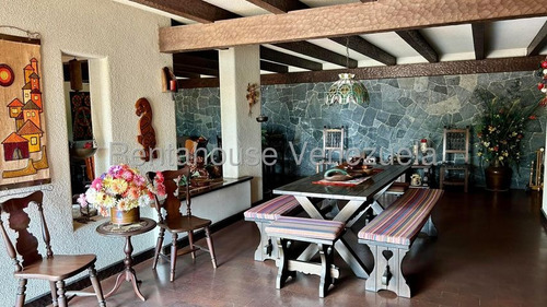 Tg Casa Colonial En Venta En Cumbres De Curumo, En Calle Cerrada Con Vista Al Ávila 24-11853 Ys