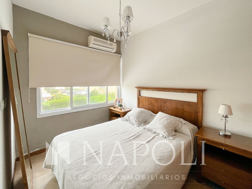 Venta De Casa Tipo Dúplex, Barrio Los Robles En Monte Grande