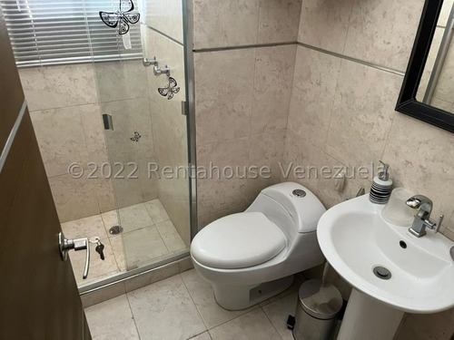 Imagen 19 de 27 de Casa En Venta En Valles De Camoruco Valencia 22-15578 Gerardo Guillén Rentahouse