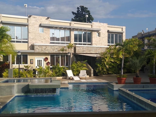 Imagen 1 de 8 de Se Alquila Bello Townhouse En Complejo Turístico El Morro