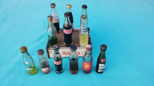 Antiguo Cajoncito Pastore Con 3 Botellitas De Coca Cola (Usado)