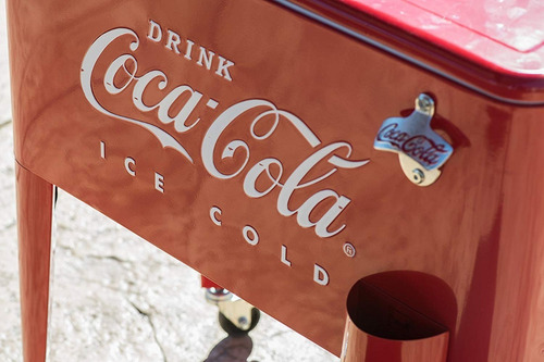 Hielera Coca Cola Con Ruedas Y Destapador Estilo Retro 57 Lt