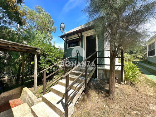 Casas En Venta En Playa Hermosa, Piriápolis. 2 Propiedades En Un Padrón. Cercada Perimetralmente.