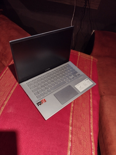 Asus Vivobook 14 Pantalla Nano Edge Ryzen5 Radeon 8+256 Dds (Usado)