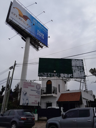 Casa Apta Comercial Sobre Colectora Con Carteles De Publicidad