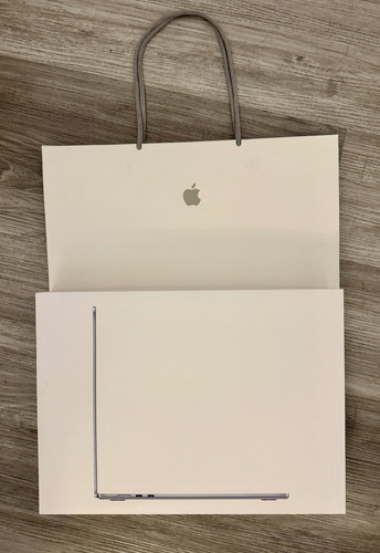 Apple Macbook Air 15.3 - 2025 - Chip M4 - La Ultima - Stock Celeste
