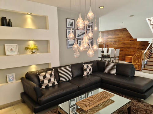 Se Vende Casa En Centro Sur, Claustros De Las Misiones, 4 Recamaras, 4.5 Baños..