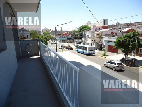 2 Amb. C/balcón Al Frente. A Nuevo. Bajas Expensas: Av. Cobo 555 Oportunidad!!