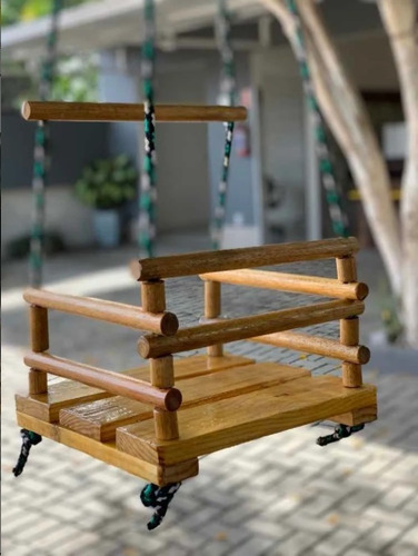 Imagem 4 de 5 de Cadeirinha Balanço Infantil Em Madeira E Com Corda Em Nylon