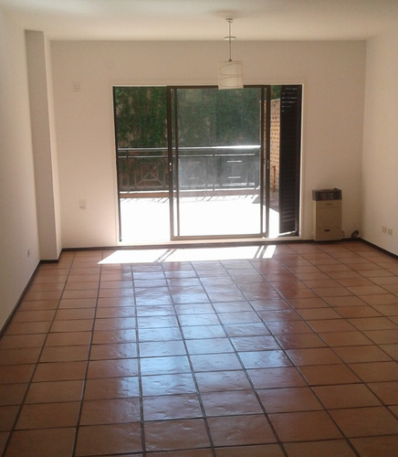 Amplio Departamento En Lo Mejor De Colegiales De 1 Ambiente De 36 M2 Con Terraza De 24m2, Sol