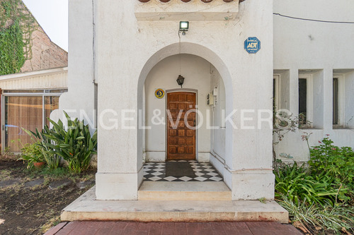 Amplia Casa En Barrio Residencial