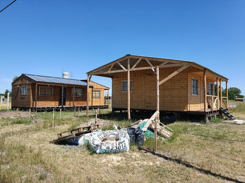Imagen 12 de 12 de Prefabricada De 25m2 Con Aberturas De Madera Techo De Chapa