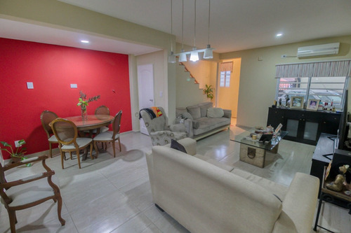 Imagen 3 de 30 de Casa De 3 Dormitorios, Parque Y Cochera, Reciclada