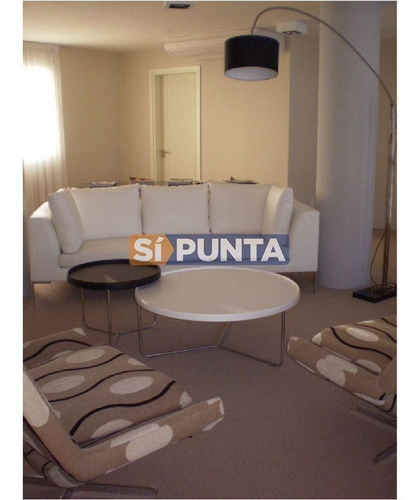 Imagen 16 de 23 de En Venta Excelentes Servicios 3 Dormitorios En Suite Y Dependencia