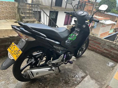Viva R Negra Con Calcas Tornasol Moradas