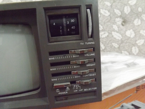 Televisão Portatil De Carro Marca Model No Ctre 864 # 5055