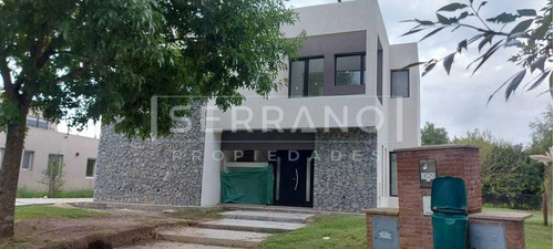 Casa Venta 4 Ambientes 2 Plantas Con Pileta Luminosa Haras Santa Maria, Escobar, G.b.a. Zona Norte