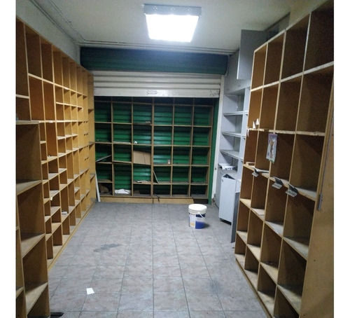 Se Vende Local Comercial A Pie De Calle El Mismo Hace Esquina En Libertador Centro Santa Teresa Bb
