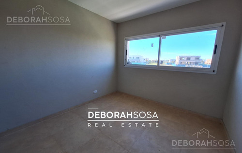 Casa En Venta En Barrio-el Canton -al Agua-zona Norte -a La Laguna-escobar