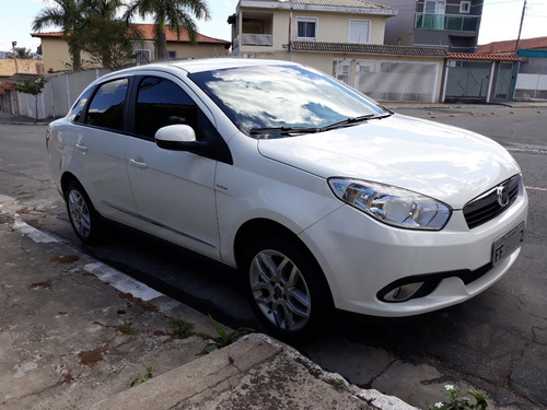 Fiat Grand Siena 2013 1.6 16v Essence Flex Dualogic 4p