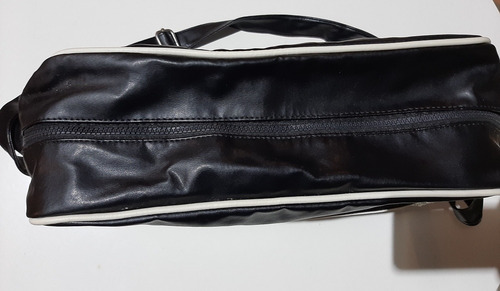 Bolso Rectangular Con Dos Cierres Y Tira