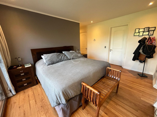 Casa En Venta De 7 Dorm. En Lo Barnechea