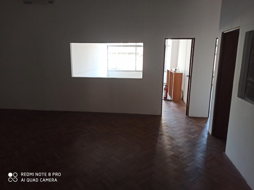 Oficina De 300m2, 8 Privados. 18 De Julio Y Martin C. Martínez