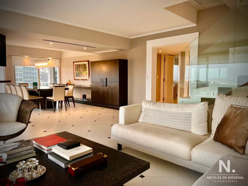 Espectacular Departamento En Venta Frente Al Mar, Penthouse De 4 Dormitorios. Punta Del Este