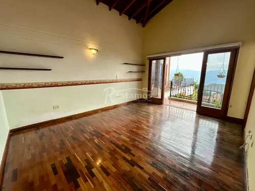 Casa En Arriendo En Loma Del Escobero. Cod A776176