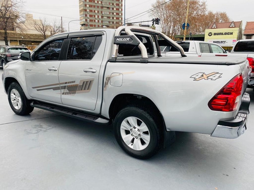 Imagen 12 de 23 de Toyota Hilux Srv 4x4