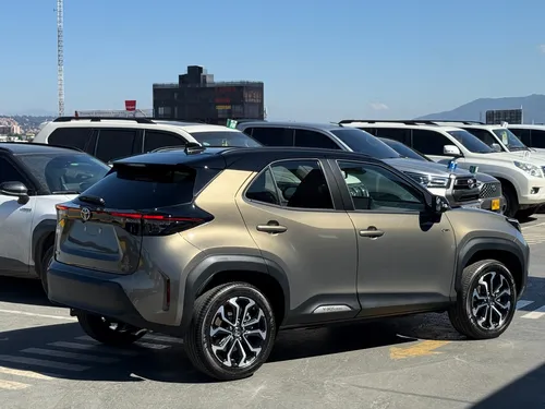 Yaris Cross Hibrida Color Bronze Metallic