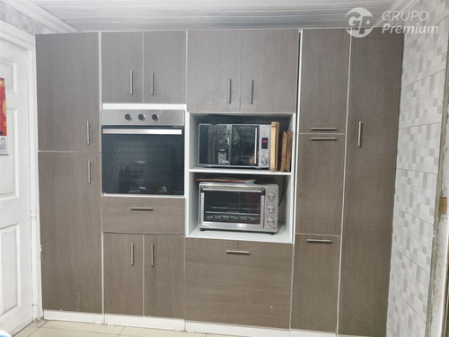 Casa En Venta De 5 Dorm. En Cerro Navia