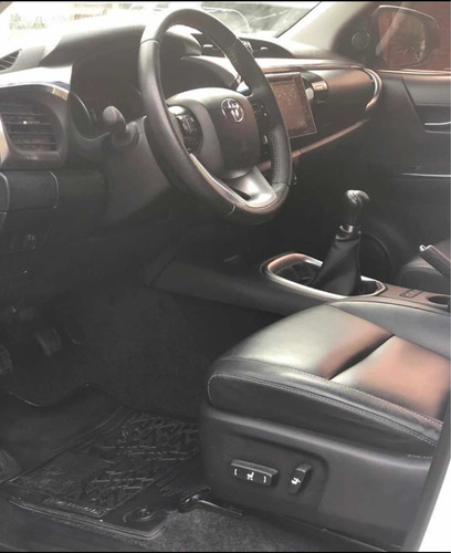 Toyota Hilux 2.8 Cd Srv Pack 177cv 4x2 2016