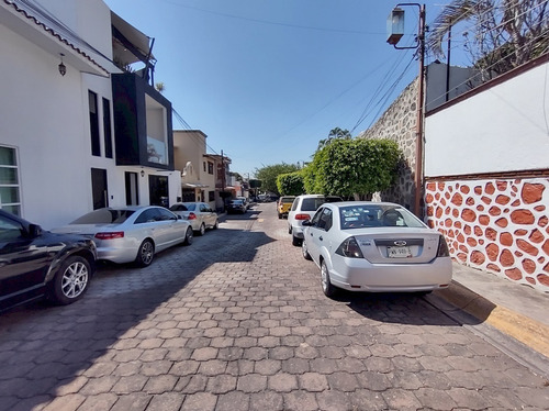 Casa En Un Solo Nivel En Venta En Jardines De Satelite, Cuernavaca Morelos.