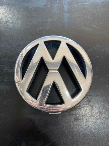 Emblema Volkswagen Saveiro Original Tampa Traseira Ou Frente