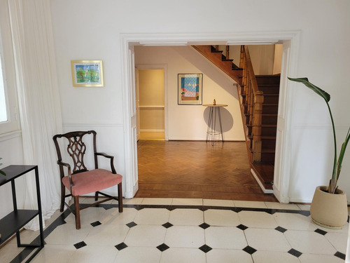 Casa De Estilo En Barrio Parque
